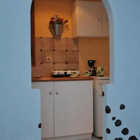 Studios Halaris Aparthotel *
