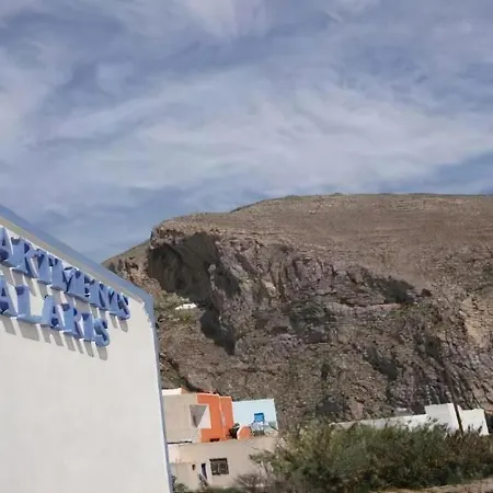 Studios Halaris Aparthotel Perissa (Santorini)